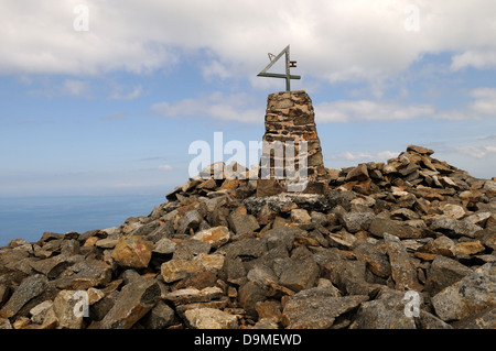 Cairn und trigonometrischen Punkt auf dem Gipfel des Yr eIFL.NET Berg oder die Rivalen Gwynedd Llyn Halbinsel Wales Cymru UK GB Stockfoto