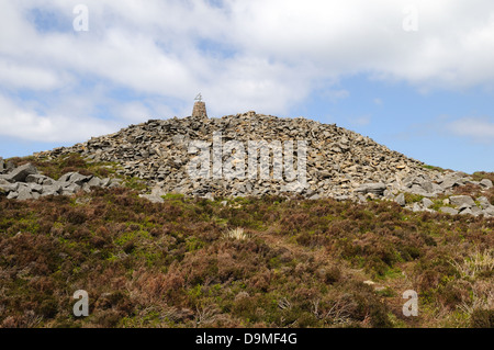 Cairn und trigonometrischen Punkt auf dem Gipfel des Yr eIFL.NET Berg oder die Rivalen Gwynedd Llyn Halbinsel Wales Cymru UK GB Stockfoto