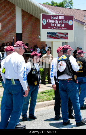 Patriot Guard Reiter versammeln sich, um die Familie des gefallenen US-Soldaten nach Wort zu unterstützen, dass Westboro Baptist Church Beerdigung protestieren würde Stockfoto