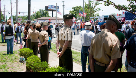 Patriot Guard Reiter versammeln sich, um die Familie des gefallenen US-Soldaten nach Wort zu unterstützen, dass Westboro Baptist Church Beerdigung protestieren würde Stockfoto