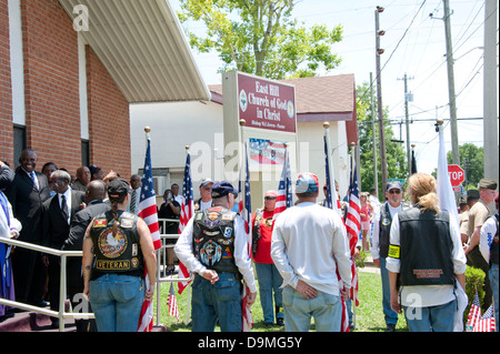 Patriot Guard Reiter versammeln sich, um die Familie des gefallenen US-Soldaten nach Wort zu unterstützen, dass Westboro Baptist Church Beerdigung protestieren würde Stockfoto