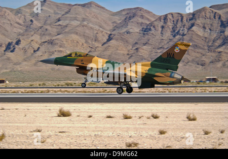 Ein US-Air Force F - 16C Block 32D aus der 64. Agressor Geschwader von Nellis Air Force Base, Nevada. Stockfoto