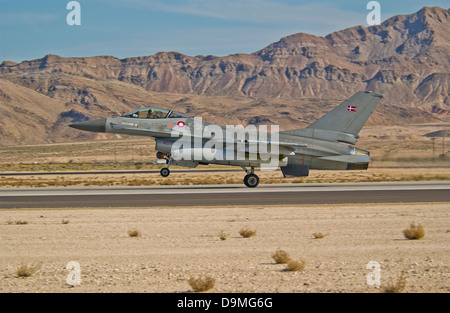 Eine F-16A Fighting Falcon der Royal Danish Air Force von Nellis Air Force Base, Nevada. Stockfoto