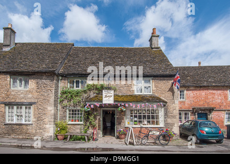 Lacock Bäckerei im Dorf Lacock, Wiltshire, England UK Stockfoto