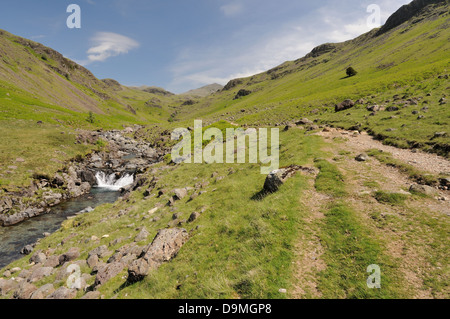 Wanderweg durch den Fluß Esk, obere Eskdale englischen Lake District Stockfoto