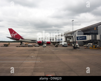 Virgin Atlantic Airways 747 an den Abflug-Gates von Manchester Airport Stockfoto
