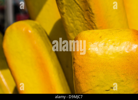 Nahaufnahme der riesigen Kunststoff Pommes Frites. Berlin, Deutschland. Stockfoto