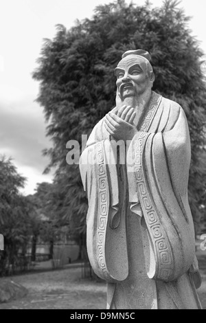 Statue von Konfuzius, im chinesischen Garten Garten Singapur Stockfoto