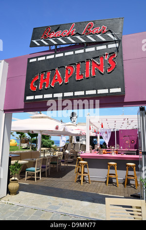 "Chaplins Beach Bar" direkt am Strand, Faliraki, Rhodos (Rodos) Region, Dodekanes, Süd Ägäis, Griechenland Stockfoto