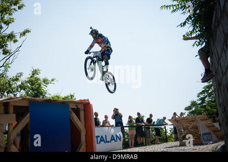 BRATISLAVA, Slowakei - Juni 22: Dodo Javornik (SVK) Sprünge in Bratislava City Downhill am 22. Juni 2013 in Bratislava, Slowakei-Credit: Lubos Paukeje/Alamy Live News Stockfoto