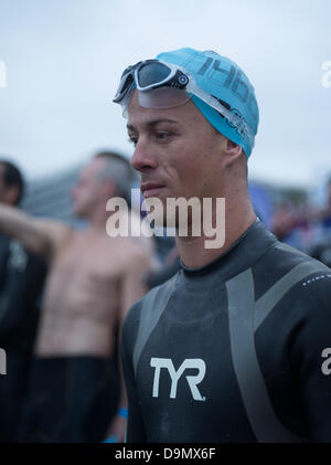 Nizza, Frankreich. 22. Juni 2013. Die Ausgabe 2013 Ironman hat früh heute Morgen um 06:00 begonnen. Mehr als 2500 Menschen beteiligen sich an diesem Wettbewerb, das am Nachmittag fertig wird. Bildnachweis: Jonatha Borzicchi Redaktion/Alamy Live-Nachrichten Stockfoto