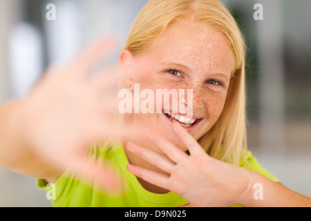 fröhliches ziemlich niedlich Pre Teen Mädchen Stockfoto