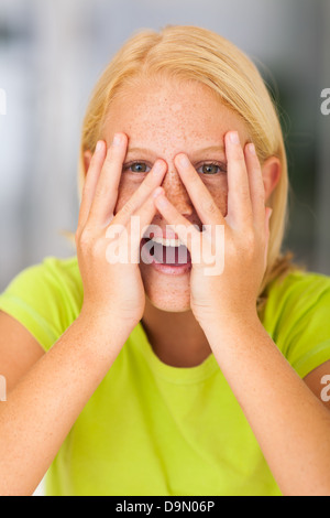 lustigen Sommersprossen preteen Mädchen Nahaufnahme portrait Stockfoto