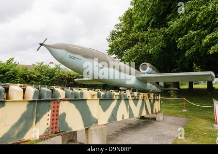 Vergeltungswaffen 1 (V1) fliegenden Rakete Bombe, bekannt als "Doodle-Bug", auf der Startrampe im Imperial War Museum Duxford Stockfoto