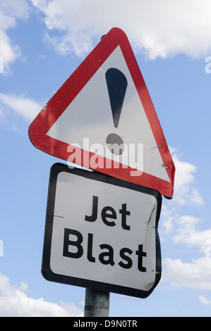 Anmelden an einem Flughafen Warnen der möglichen Knall von Jet Stockfoto