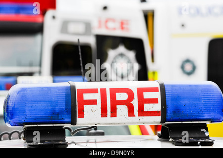 Blaue Lichter auf der Spitze eines Fahrzeugs in einer Notfallsituation Ereignis Stockfoto