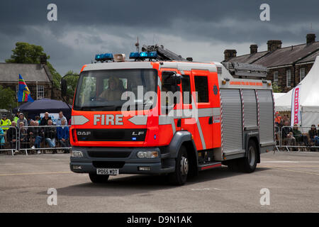 Preston, UK, 22. Juni 2013. DAF LF Lancashire Fire & Rescue Service, Einsatzfahrzeug, Rettung, Feuerwehr, Sicherheit, Motor, red fire truck, Transport, Ausrüstung, Transport, Feuerwehrmann, Gefahr, Abteilung, Service, feuerwehrauto am Preston militärischen Zeigen an Fulwood Kaserne, Preston, Lancashire. Soldaten und Soldatinnen, Kadetten und Veteranen der Royal Navy, der Armee und der Royal Air Force aus der ganzen Nordwesten: Cheshire, Cumbria, Lancashire, Merseyside und Greater Manchester. Das Preston militärischen Show ist die größte Anzeige durch die Streitkräfte im Nordwesten von England. Stockfoto