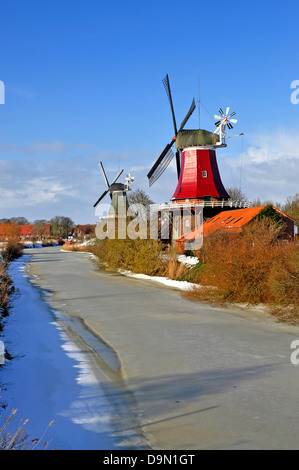 Deutschland, Niedersachsen, Ostfriesland, Greetsiel, Mühle, Mühlen, Twin Mühlen, Winter, Schnee, Landschaft Stockfoto