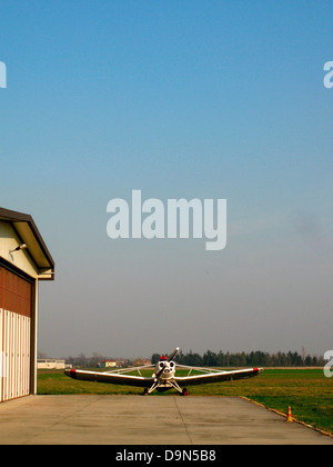 Hangar im Flughafen, Casale Monferrato, Piemont, Italien Stockfoto