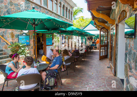 Café im freien Mongoose Junction auf der Karibik Insel St. John in den US Virgin Islands Stockfoto