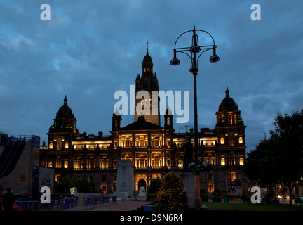 Großbritannien, Schottland, Glasgow, George Square und Rathaus Dämmerung Stockfoto