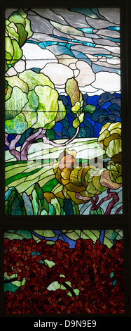 Detail der Glasfenster von Adolf Böhm im Wintergarten in der Otto Wagner Villa in Hütteldorf, Wien, Österreich Stockfoto