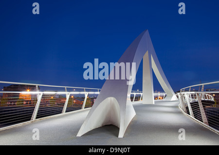 Broomielaw-Tradeston Bridge (Squiggly Bridge) über den Fluss Clyde im Stadtzentrum von Glasgow. Stockfoto