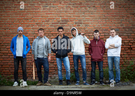 Porträt von mehreren street Hooligans oder Rapper Stockfoto