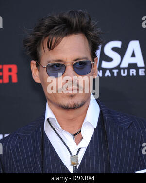 Anaheim, Kalifornien, USA. 22. Juni 2013. Johnny Depp kommt für die Premiere des Films "The Lone Ranger" in Disneys California Adventure. Bildnachweis: Lisa O'Connor/ZUMAPRESS.com/Alamy Live-Nachrichten Stockfoto