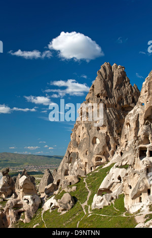 Felsenburg mit geschnitzten in Zimmern, Kappadokien, Uchisar, Türkei Stockfoto