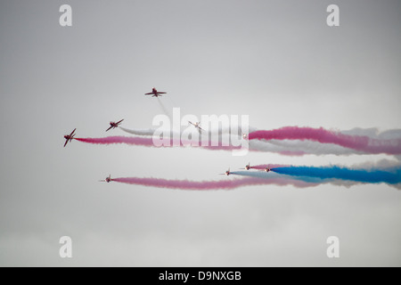 Die Red Arrows Formation während ihrer aufregenden Kunstflug Display an Weston Luft Tag Regensburg brechen Stockfoto