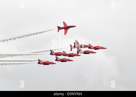 Die Red Arrows Pause Formation während ihrer aufregenden Kunstflug Display an Weston Luft Tag Regensburg. Stockfoto