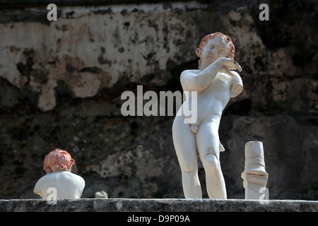 Engelsfigur auf der Terrasse Nonio Balbo, zerstörten Stadt Herculaneum, Kampanien, Italien Stockfoto