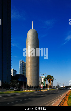 Doha-Turm wurde vom französischen Architekten Jean Nouvel entworfen. Nach Abschluss der Bauarbeiten im Jahr 2012 wurde es als Burj Doha gebrandmarkt. Stockfoto