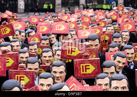 Genug Essen wenn Aktivisten versammeln sich in Westminster Osborne Versprechen einzuhalten der weltweit ärmsten fordere. Stockfoto