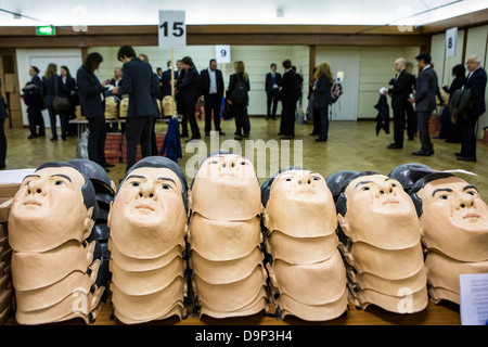 George Osborne Masken. Wenn Aktivisten in Westminster fordere sammeln verspricht Osborne zu den ärmsten der Welt. Stockfoto