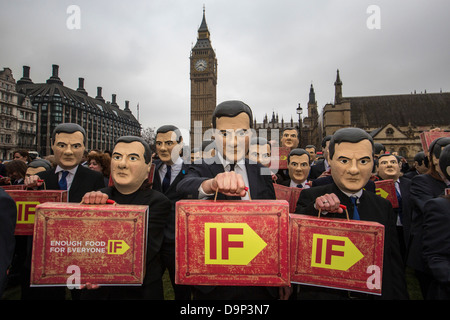 Genug Essen wenn Aktivisten versammeln sich in Westminster Osborne Versprechen einzuhalten der weltweit ärmsten fordere. Stockfoto