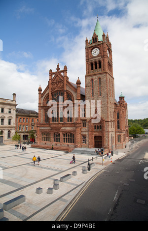 Neu restaurierte Guildhall Derry Londonderry Nordirland von der Stadtmauer Stockfoto