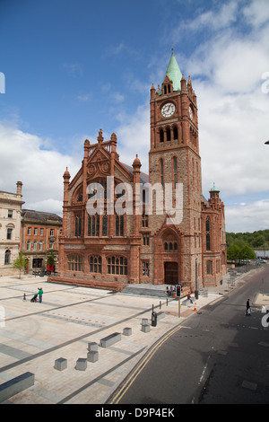 Neu restaurierte Guildhall Derry Londonderry Nordirland von der Stadtmauer Stockfoto