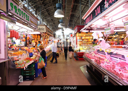 Stände und frisch produzieren bei La Boqueria Markt de, St. Josep, Barcelona, Spanien Stockfoto