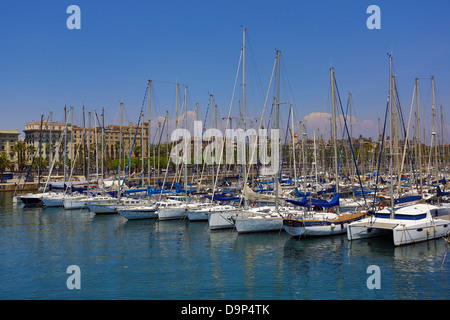 Boote im Hafen von Barcelona, Barcelona, Spanien Stockfoto