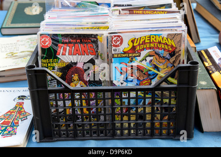 alten Comics zum Verkauf auf einem Flohmarkt in Nizza Frankreich Cote d ' Azur Stockfoto