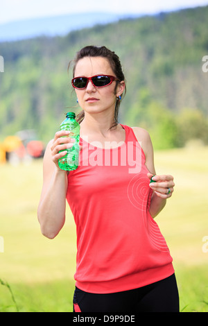 Eine Frau, die eine Pause vom laufen Stockfoto