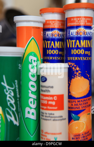 Verschiedene Arten von Brausetabletten Vitamin C Tabletten Stockfoto