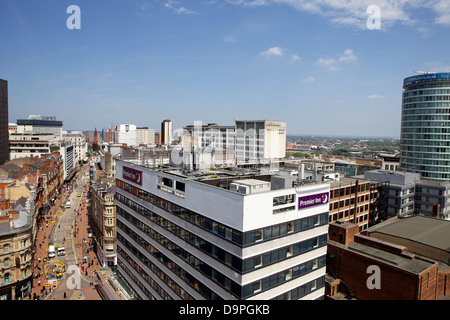 Nachschlagen von Corperation Street im Stadtzentrum von Birmingham vorbei Premier Inn Stockfoto