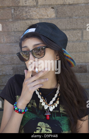 17 Jahre alter Teenager-Mädchen in Brooklyn, New York. Stockfoto