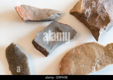 Eine Nahaufnahme der einige Aborigines Stein Schneidwerkzeuge. Diese wurden an einem Strand in Wollongong, Australien gefunden. Stockfoto