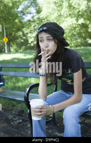 17 Jahre alter Teenager-Mädchen in Brooklyn, New York. Stockfoto