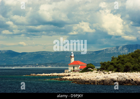 Seelandschaft mit Leuchtturm auf Brac Insel Kroatien Stockfoto