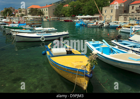 Boote bei Stadt Bol auf der Insel Brac Stockfoto